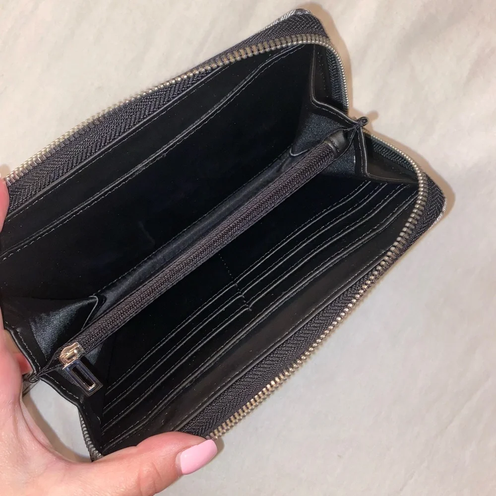 Guess wristlet - Picture 5 of 8